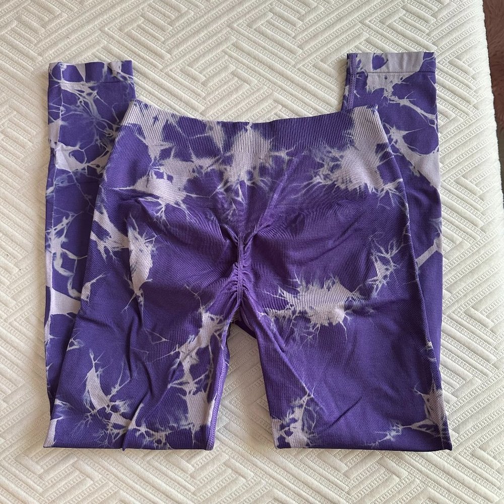 Purple/White Tie Dye Scrunch Butt Leggings